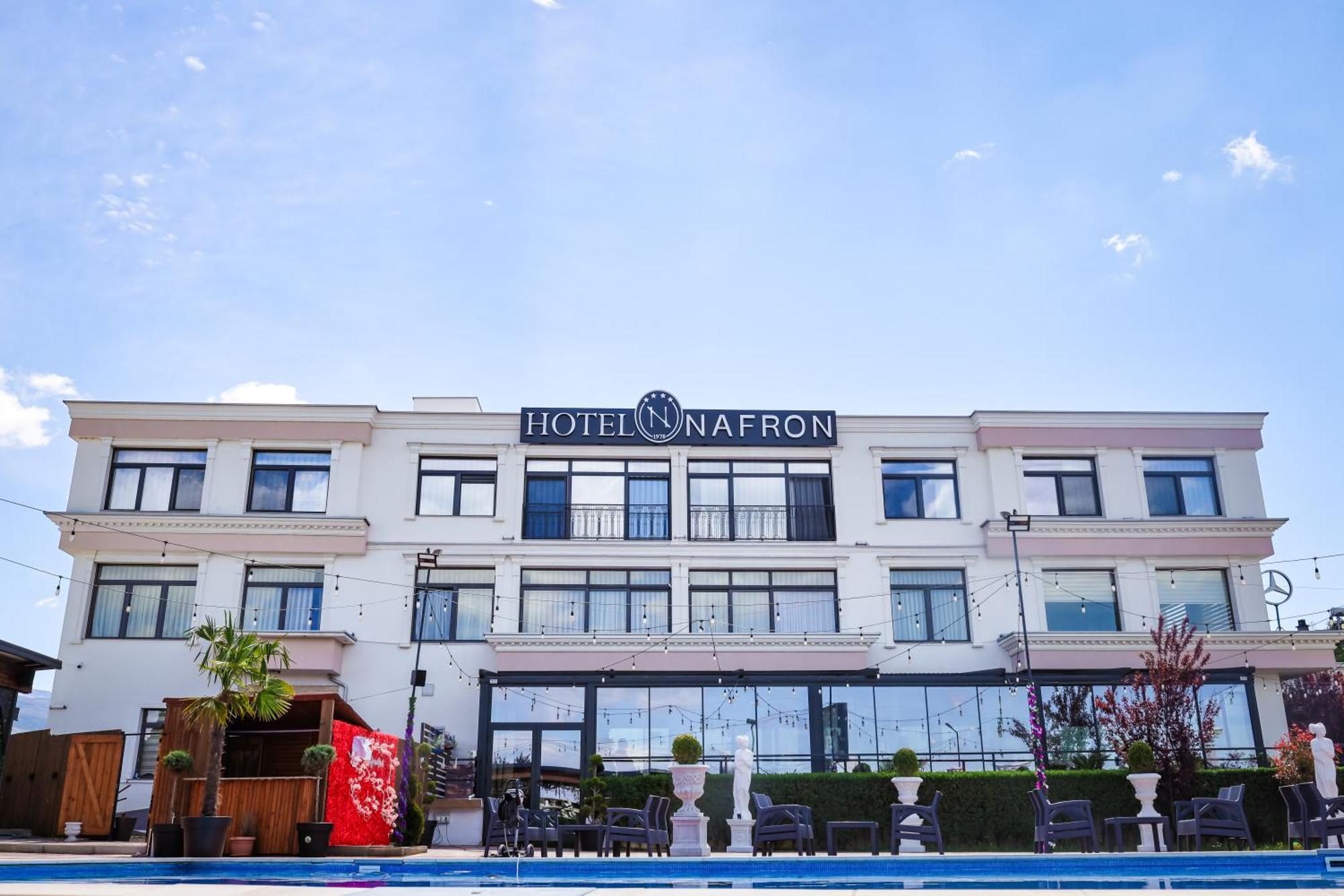Nafron Hotel พริเซรน ภายนอก รูปภาพ